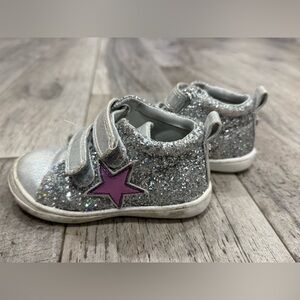 Good condition Nina Sparkly Silver Kids Shoes with Purple Star size 7